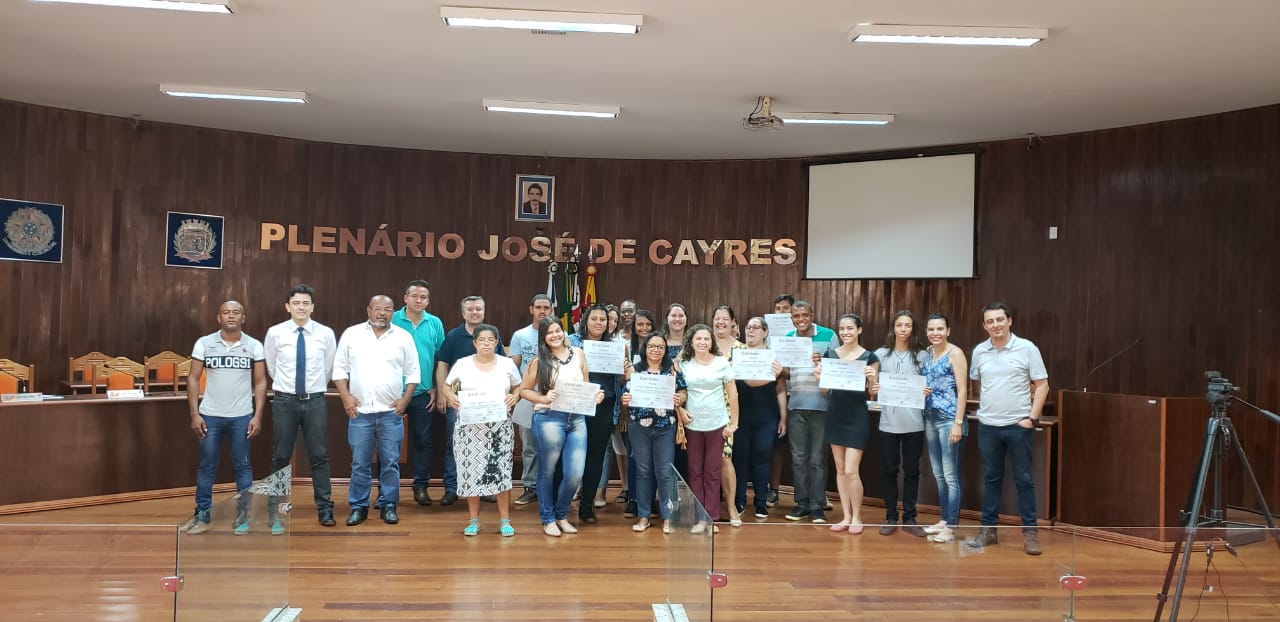 Entrega dos certificados da Turma do Programa Estadual de Qualificação Profissional.